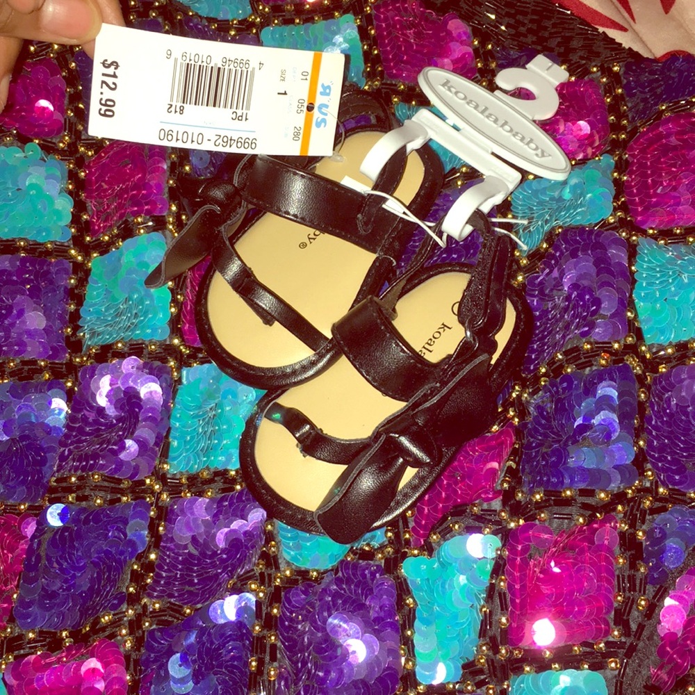 New cut black sandals with bow on side